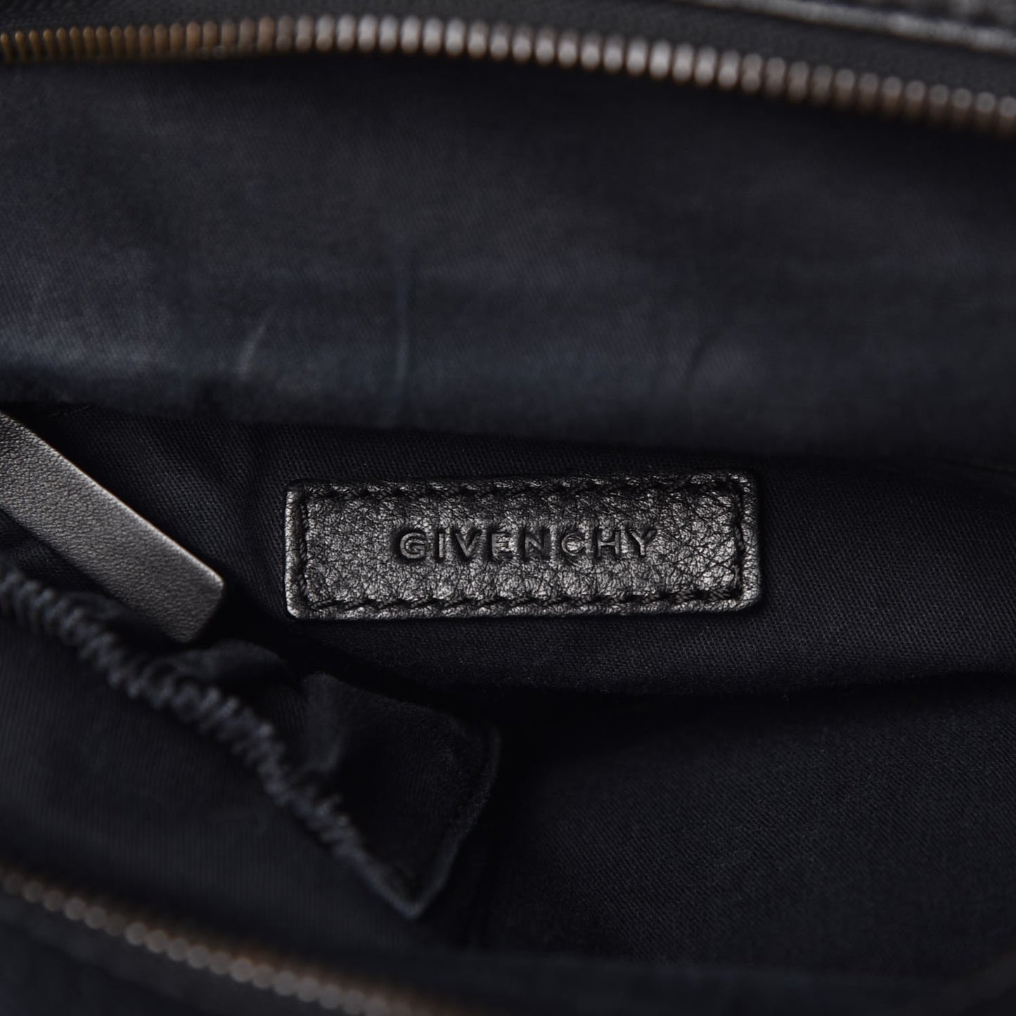 Calfskin Large Chain Wrap Nightingale Black