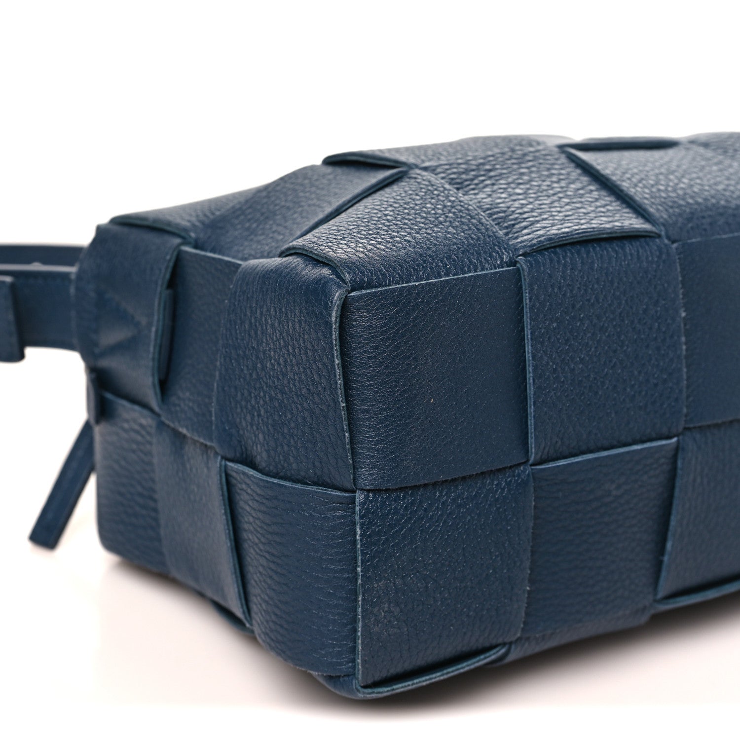 Bottega Veneta バッグ　ネイビー Bottega Veneta Grained Calfskin Maxi Intrecciato Brick Cassette