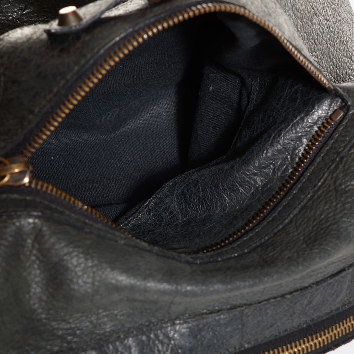 Agneau Cross Day Messenger Black