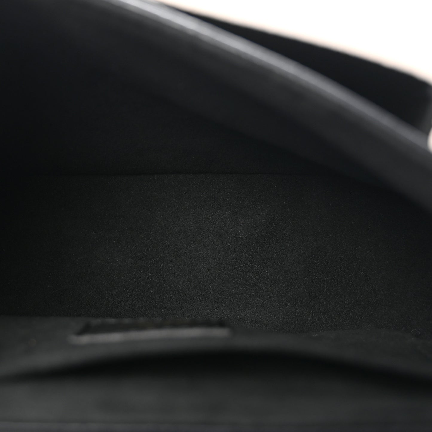 Grained Calfskin Lockme Tender Black