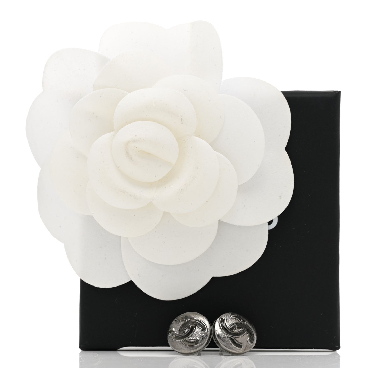 Metal CC Round Earrings Silver