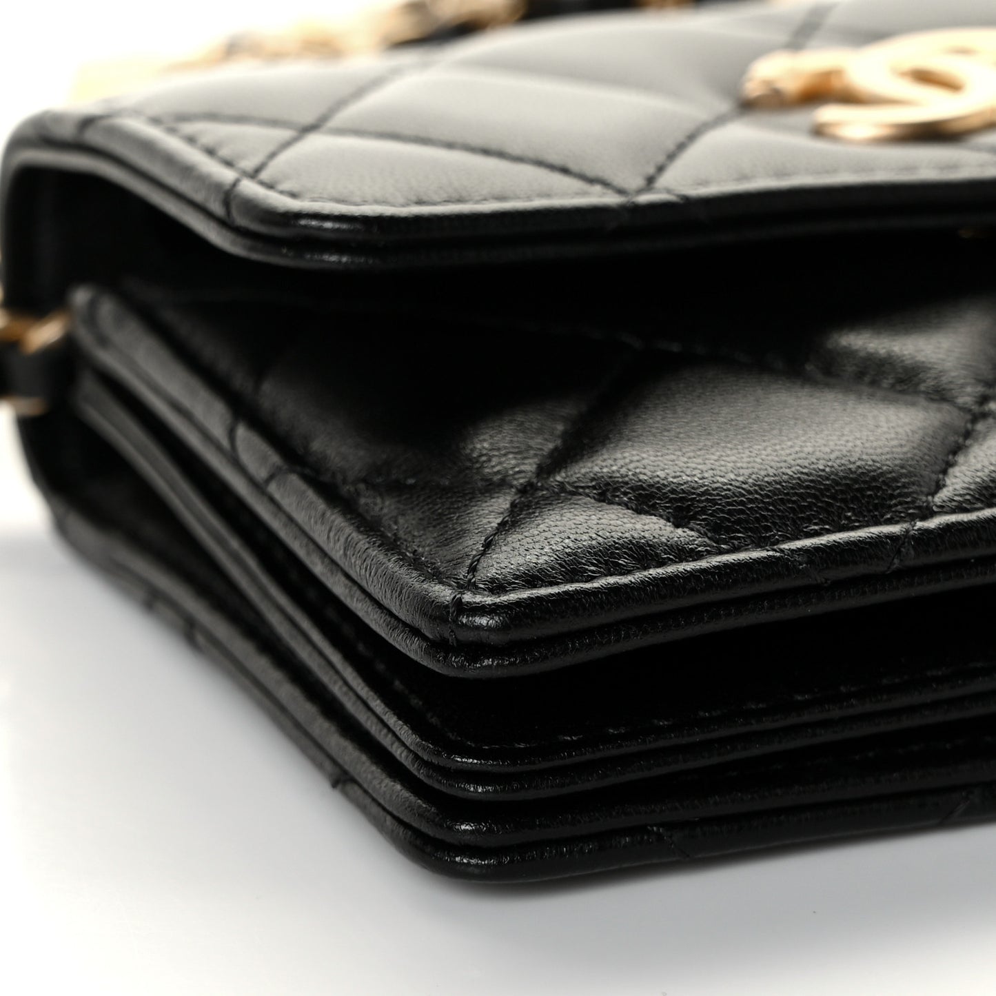 Lambskin Quilted Pearl Crown Clutch With Chain Black