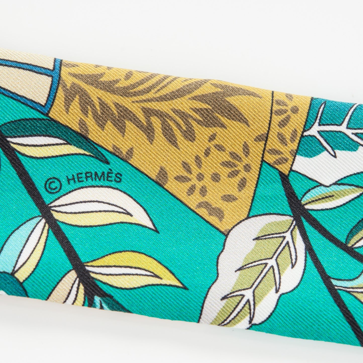 Silk Fleurs et Papillons de Tissus Twilly Vert Kaki Bronze