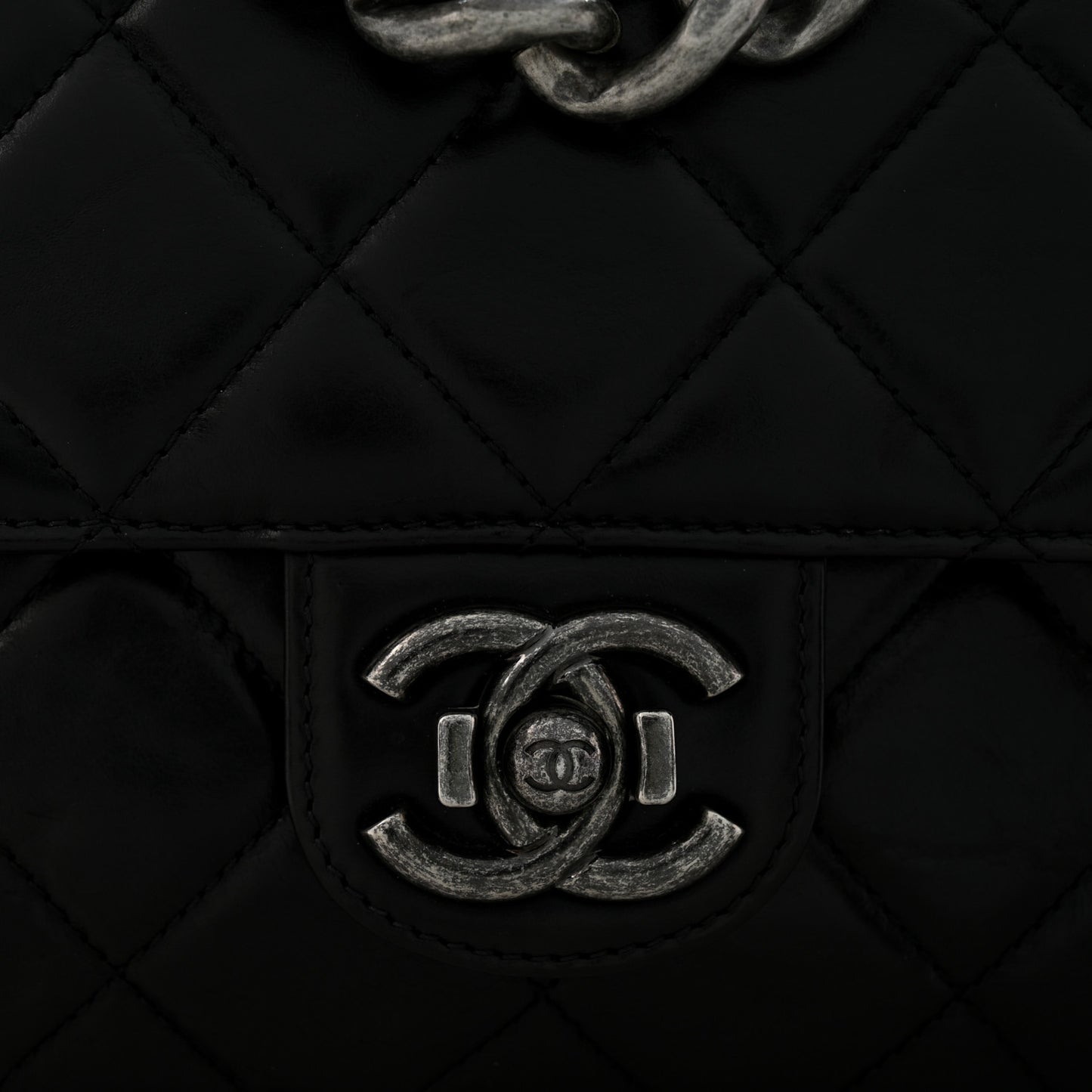 Glazed Calfskin Quilted Medium Perfect Edge Flap Black
