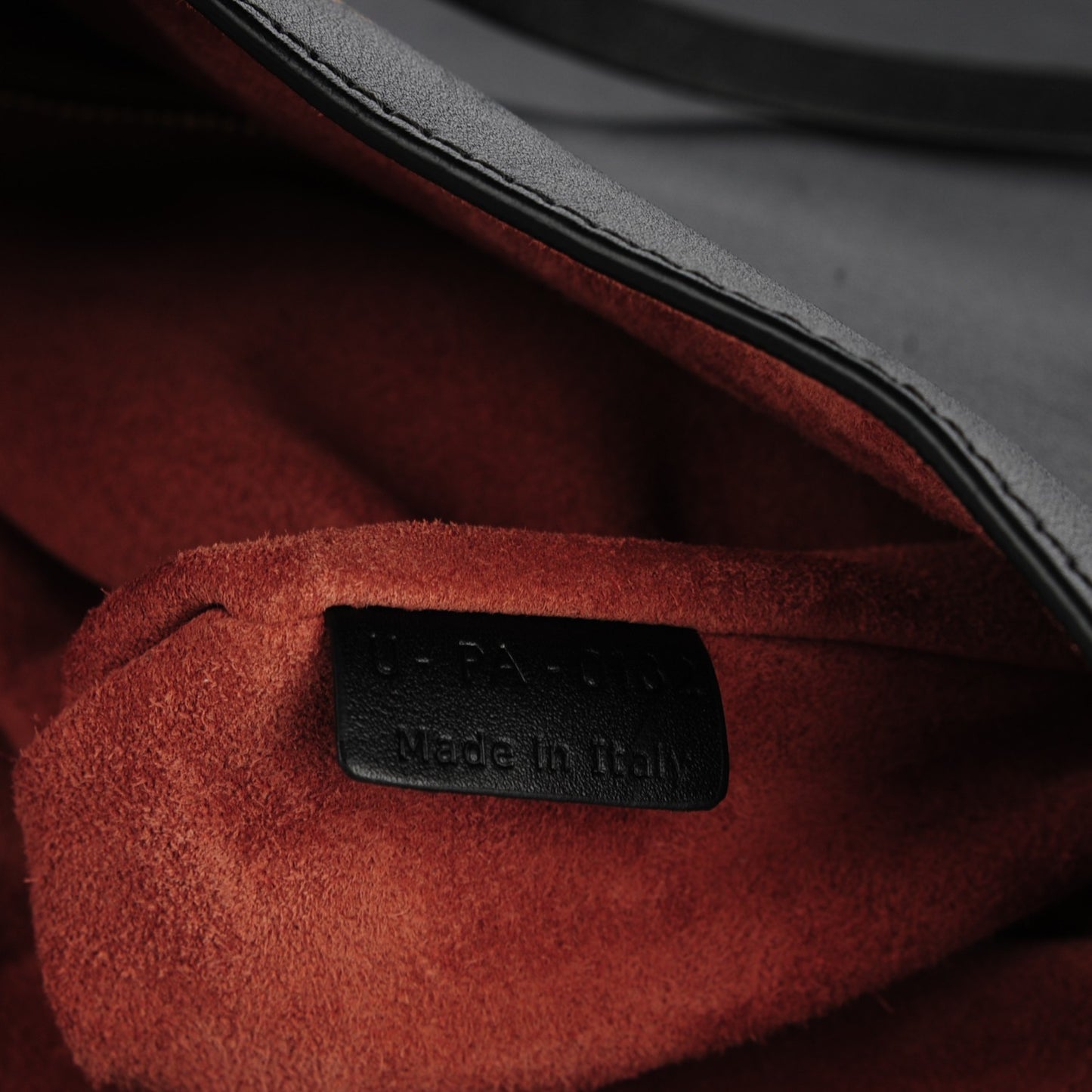 Supple Calfskin Medium Hobo Black