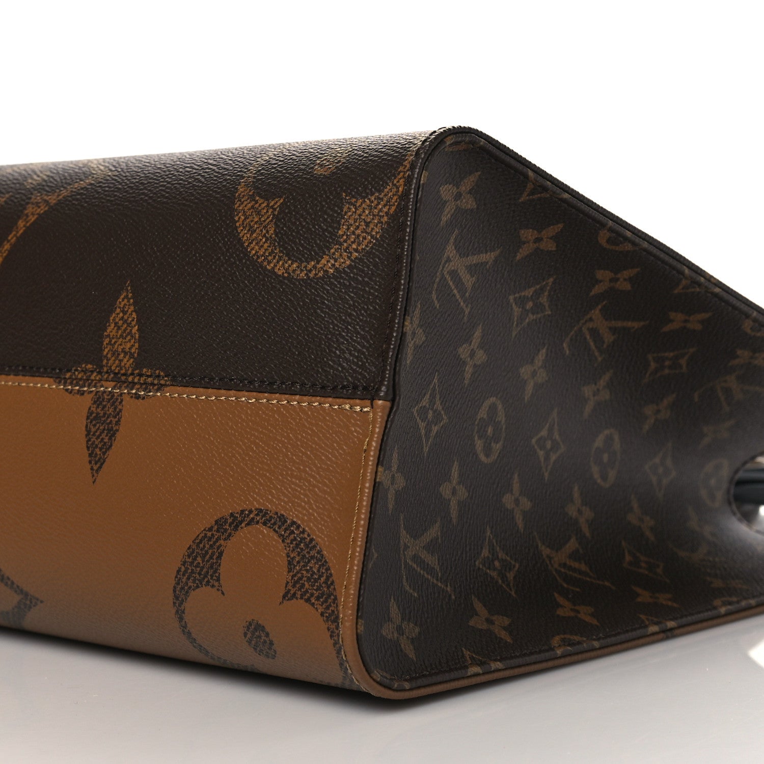 Louis Vuitton Reverse Monogram Giant Onthego MM 8 of 9