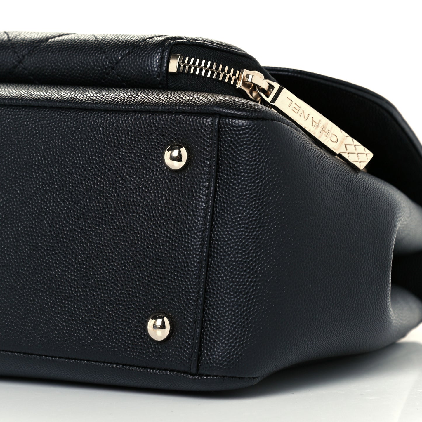 Caviar Quilted Large Business Affinity Flap Black