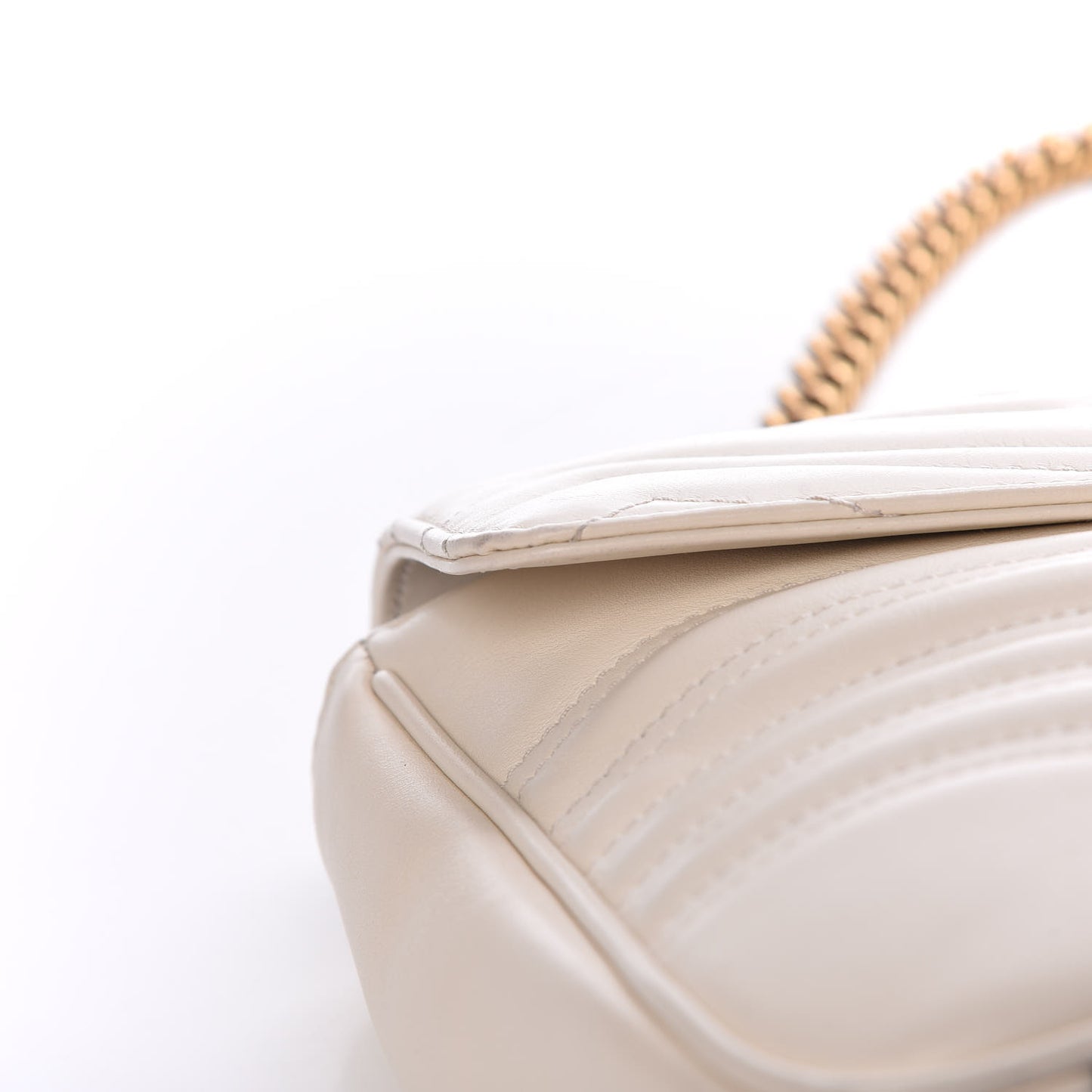 Calfskin Matelasse Medium GG Marmont Shoulder Bag White