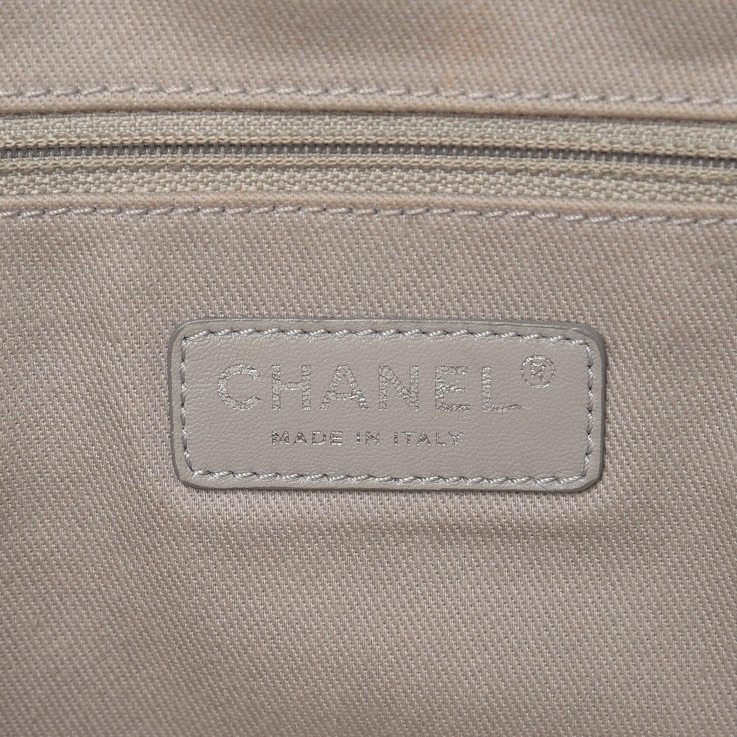 Caviar Quilted Jumbo Easy Flap Dark White