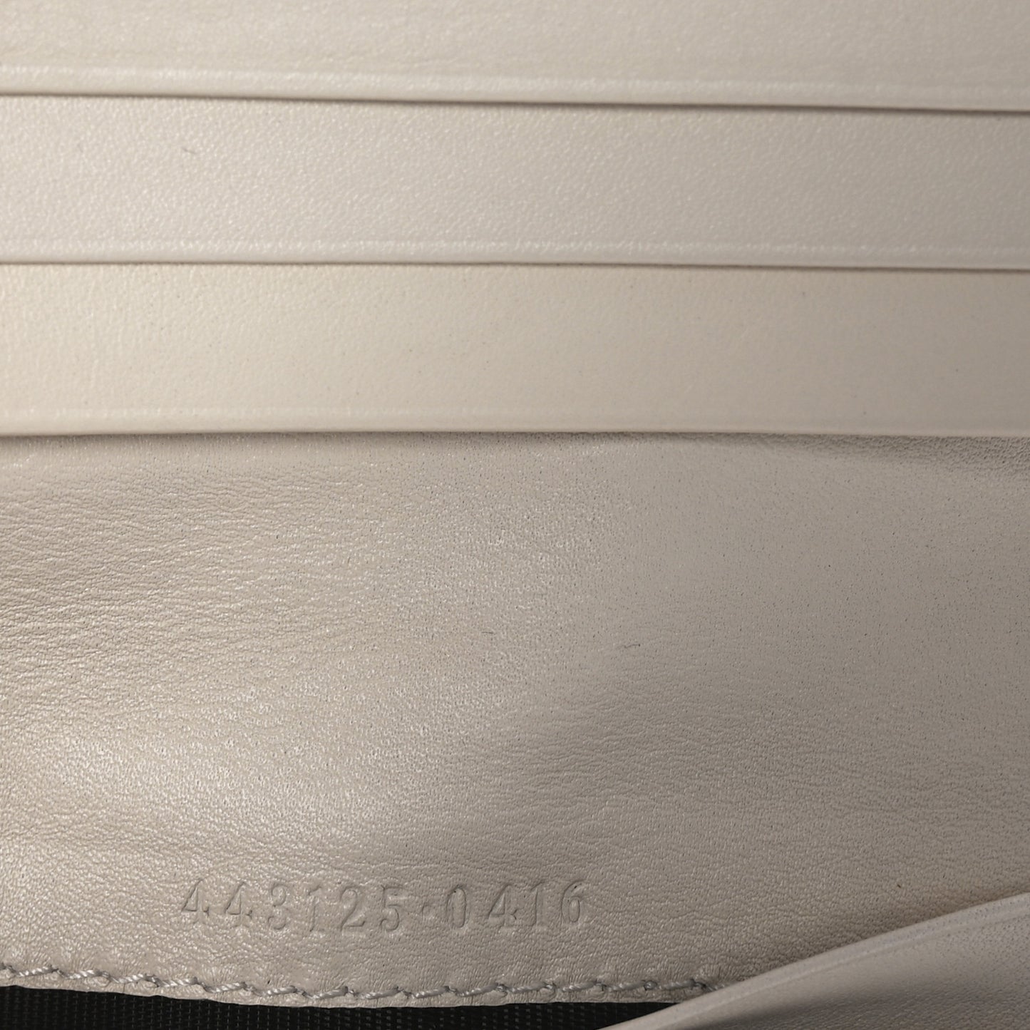 Calfskin Matelasse GG Marmont Card Case White