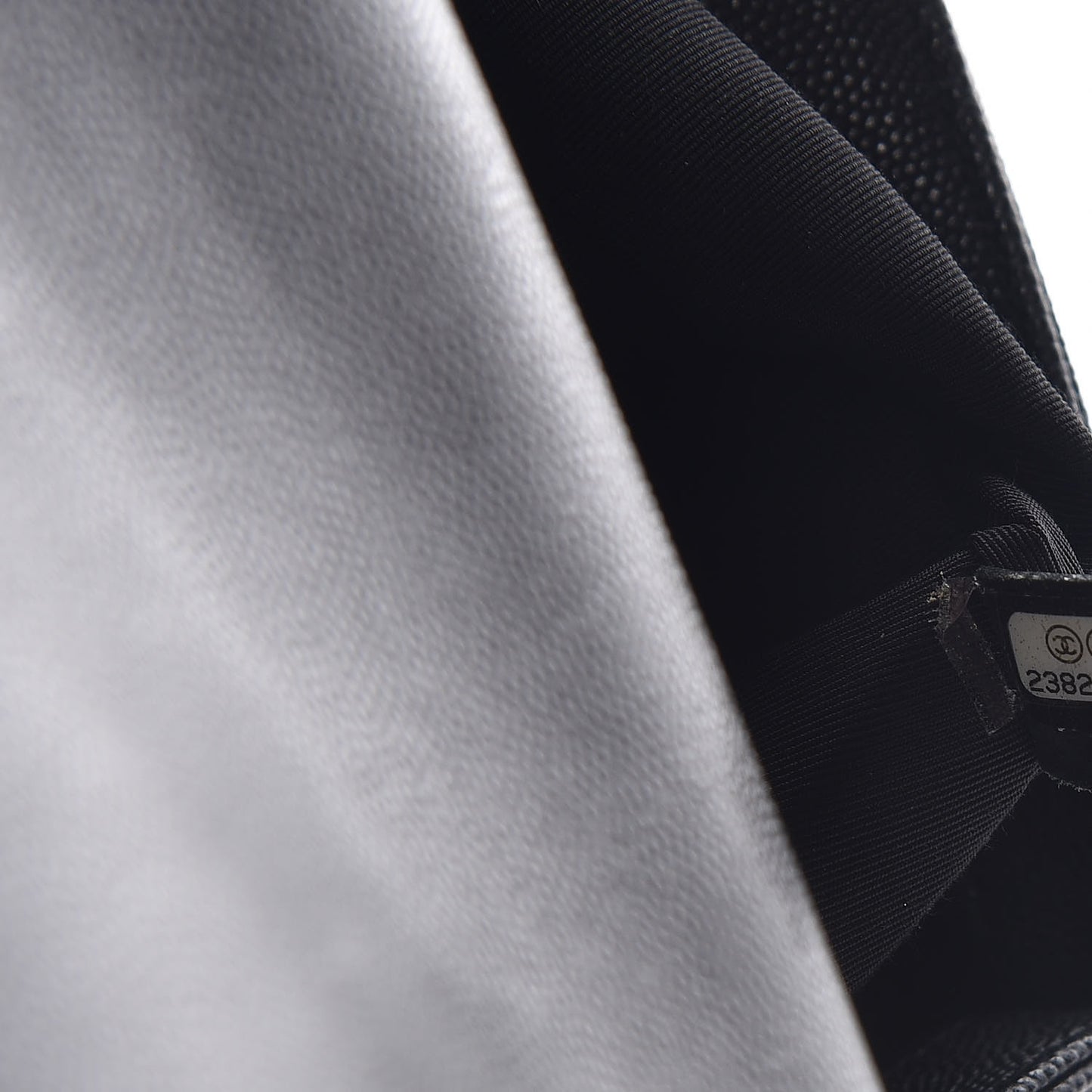 Caviar Quilted Medium Boy Flap Black