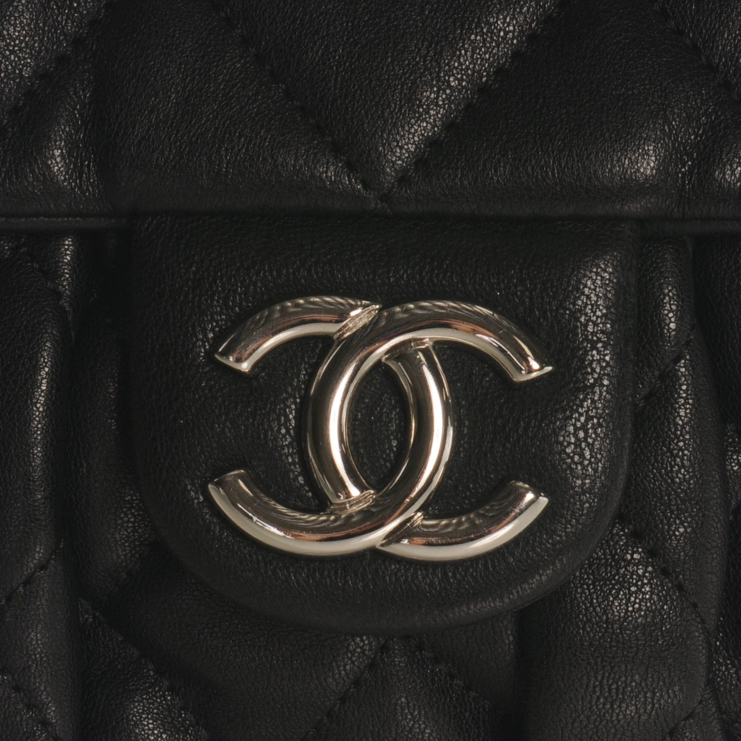 Lambskin Chain Around Medium Messenger Bag Black