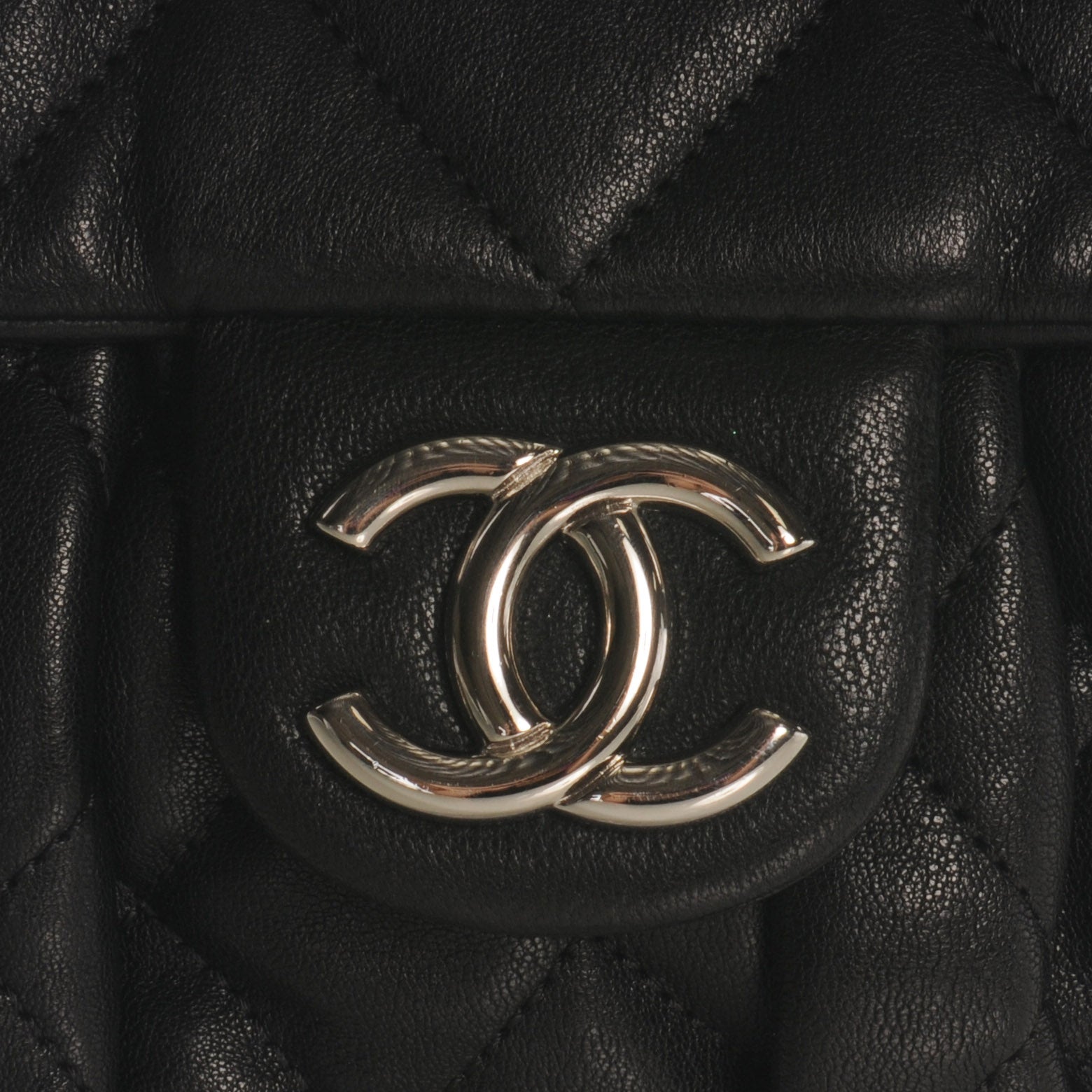 Chanel Lambskin Chain Around Medium Messenger Bag Black 5 of 8