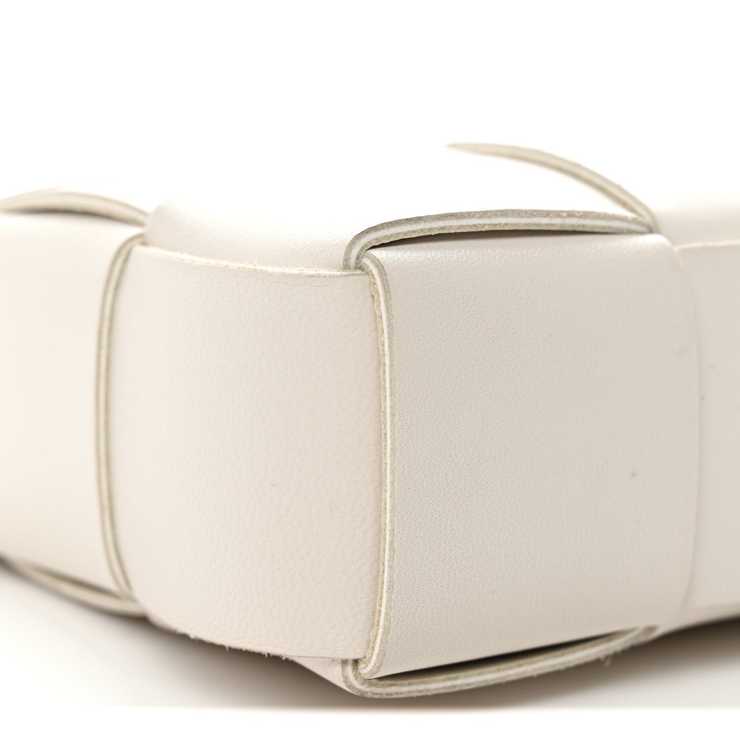 Calfskin Maxi Intrecciato Cassette Pouch On Strap Chalk