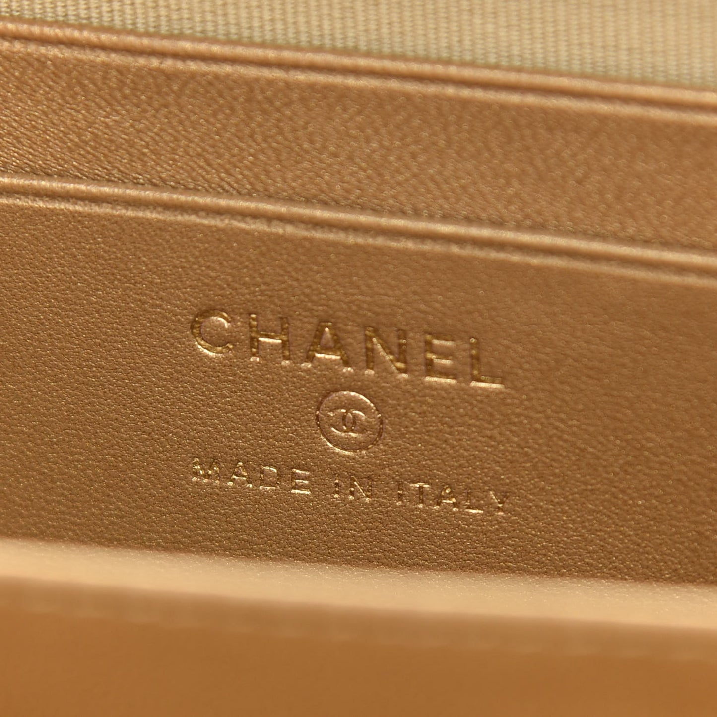 Lambskin Quilted CC Pearl Crush Camera Case Black