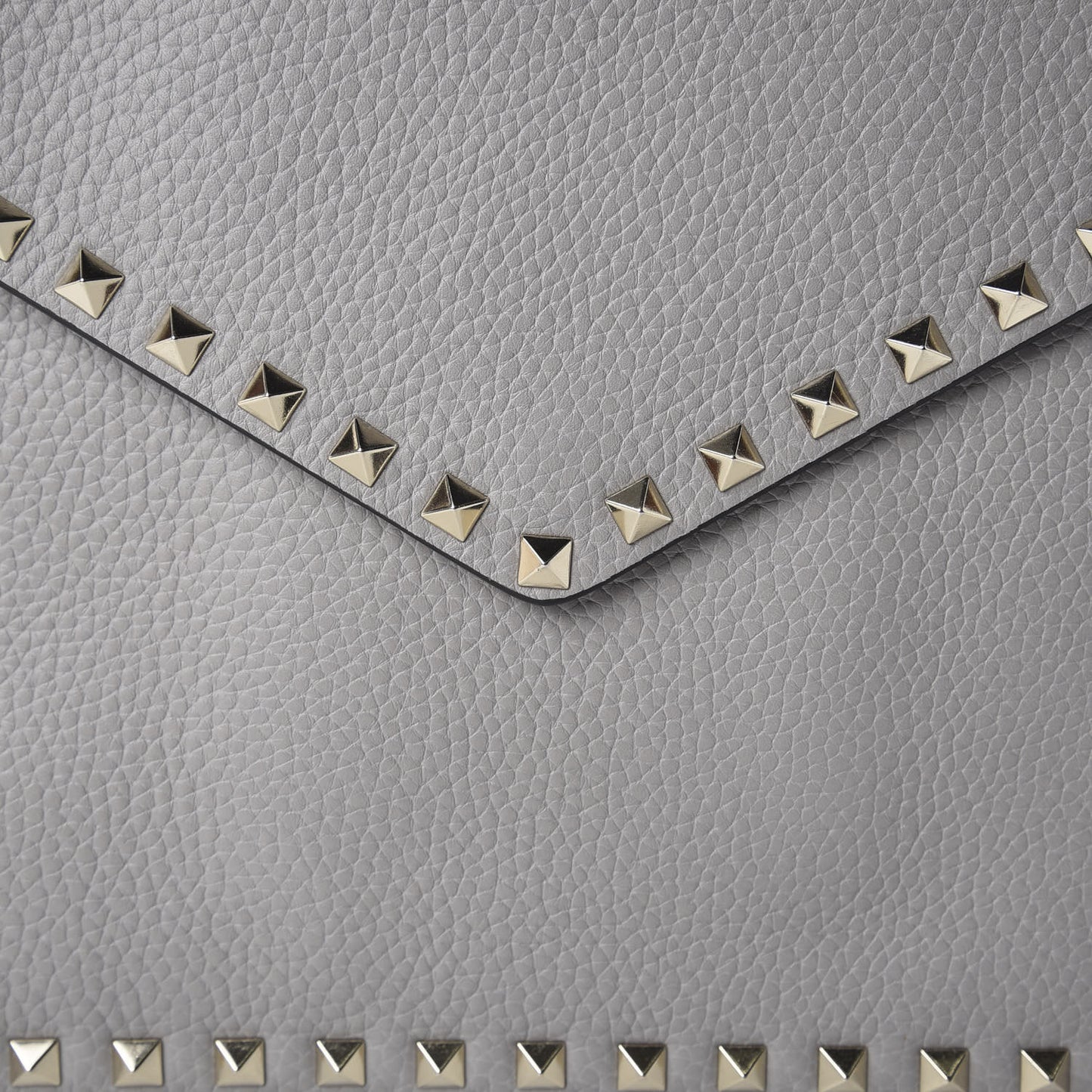 Pebbled Calfskin Large Rockstud Envelope Clutch Pastel Grey