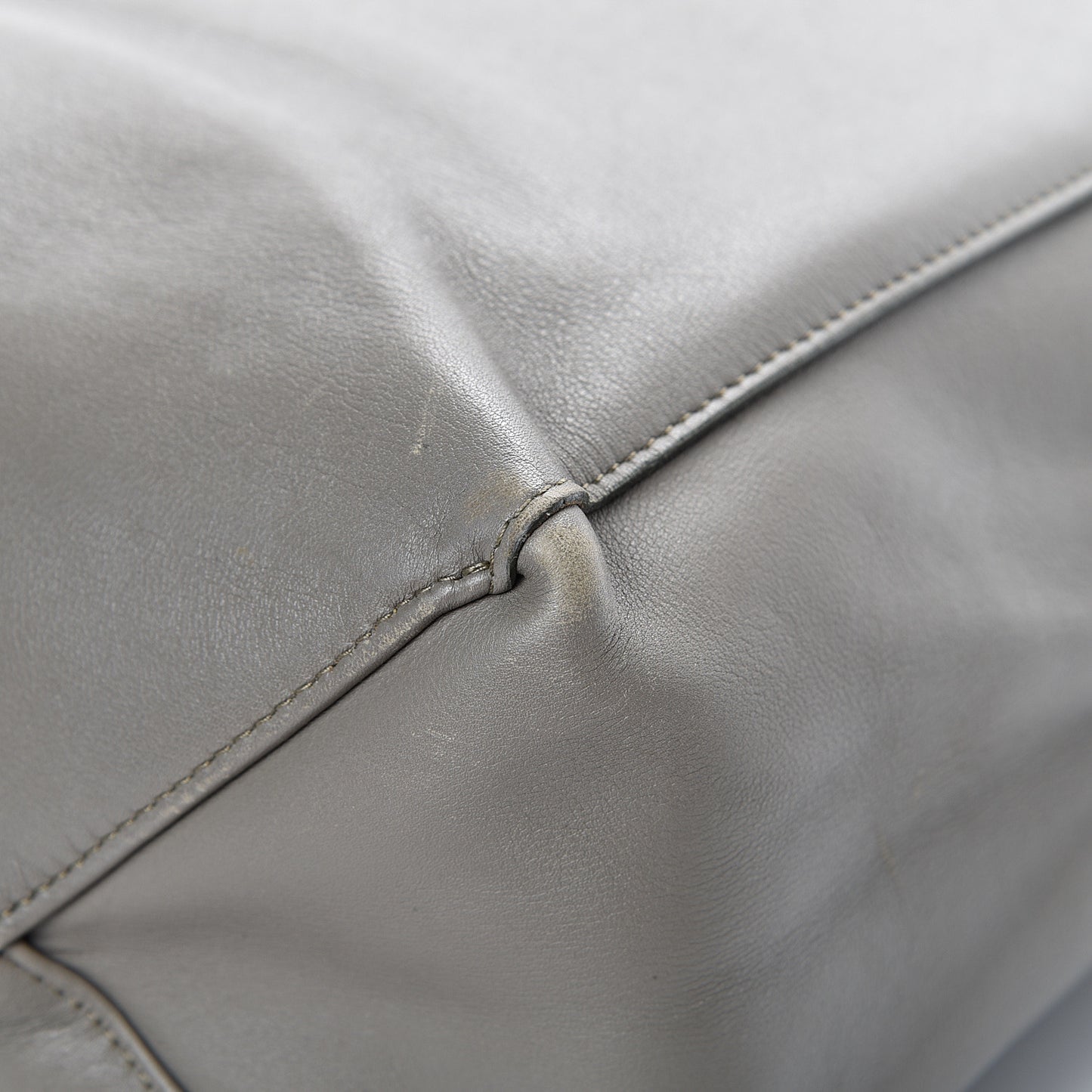 Calfskin Clasp Vertical Cabas Grey
