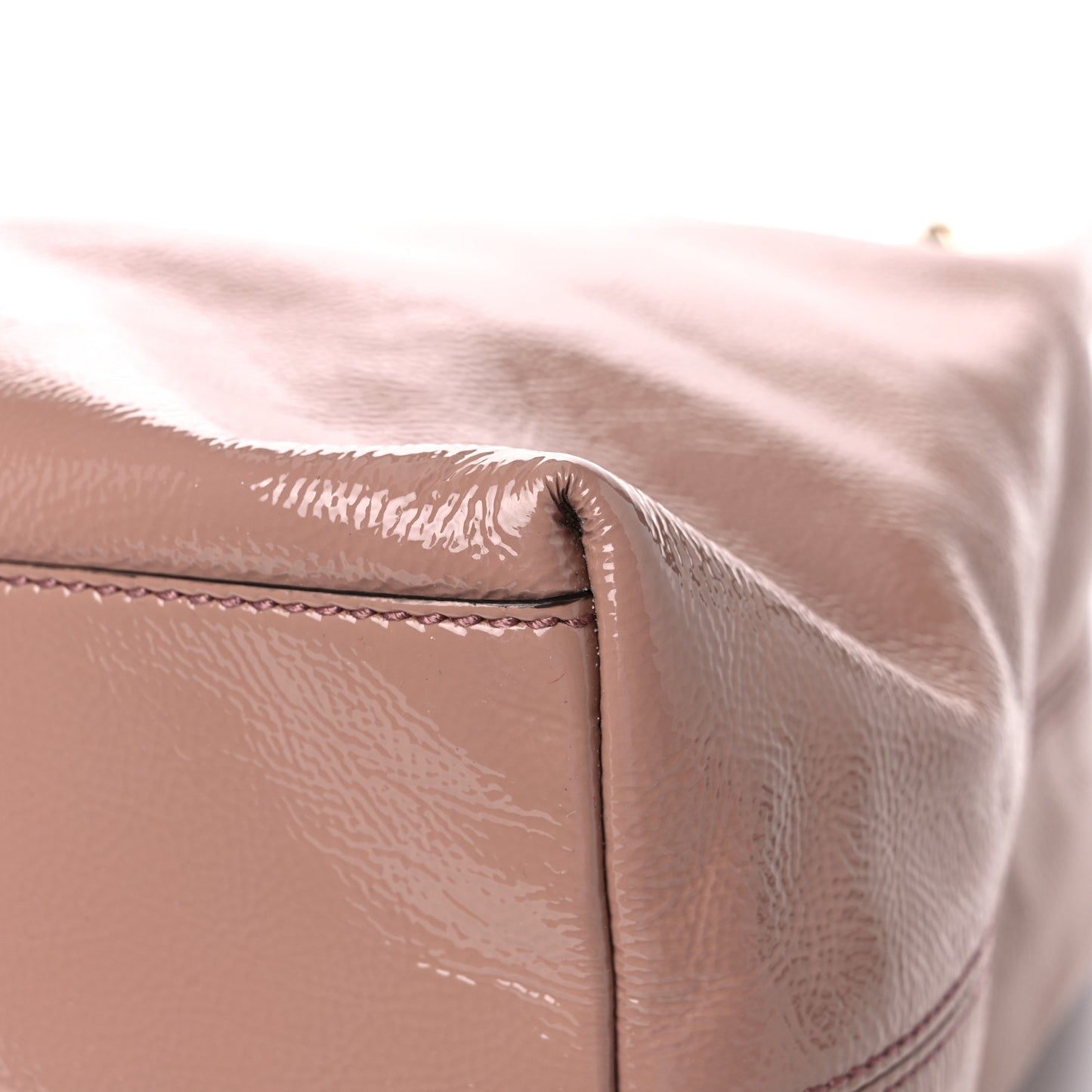 Patent Medium Soho Chain Shoulder Bag Dark Cipria