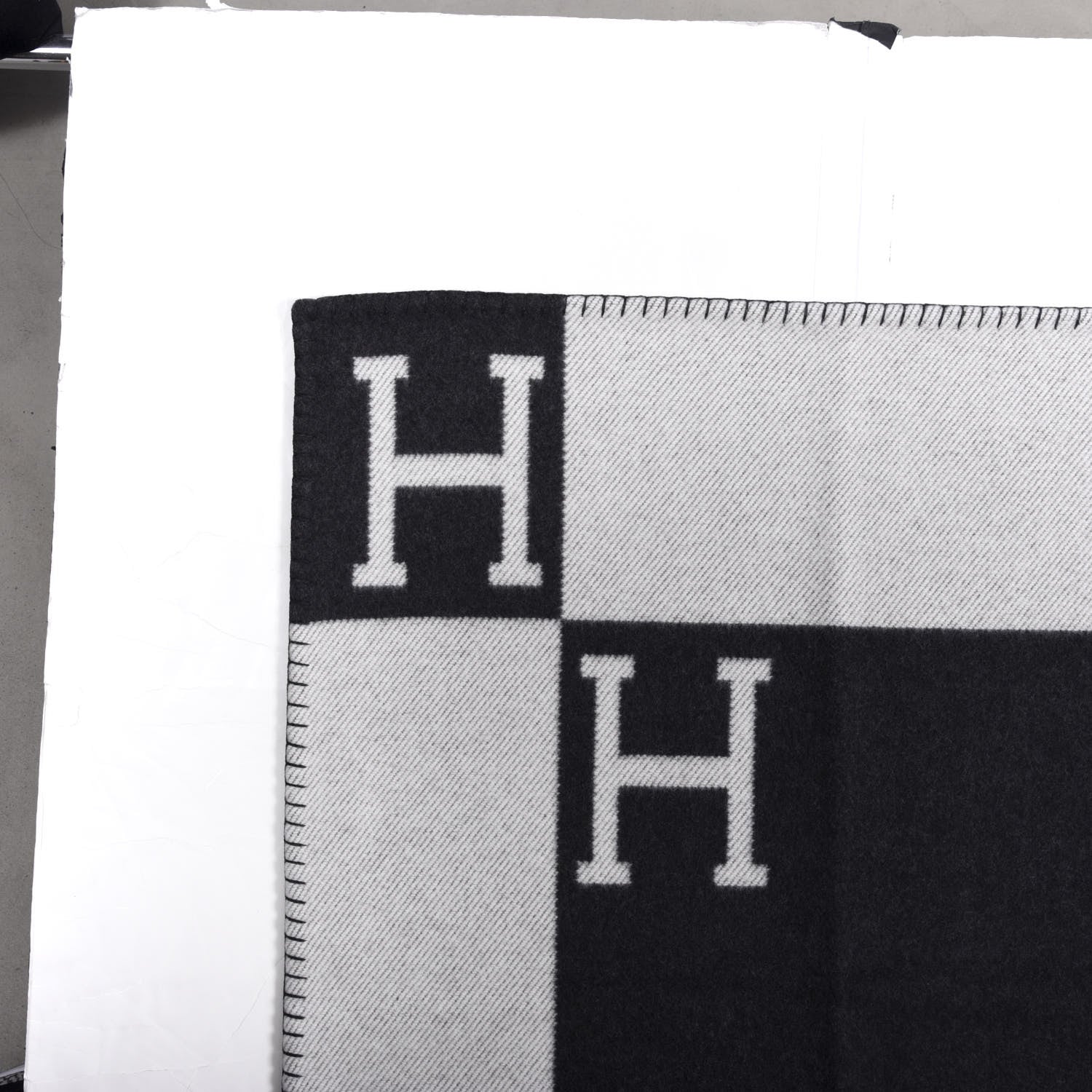 Hermes Wool Cashmere Avalon Blanket Ecru Gris Fonce 2 of 3
