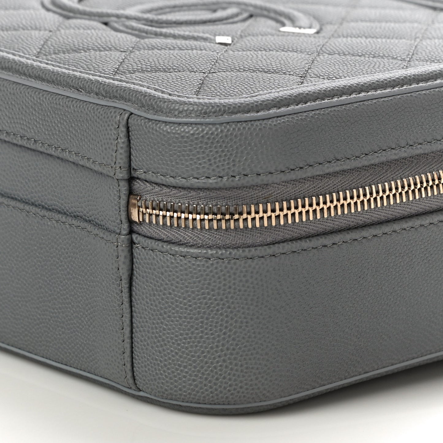 Caviar Quilted Medium CC Filigree Vanity Case Grey