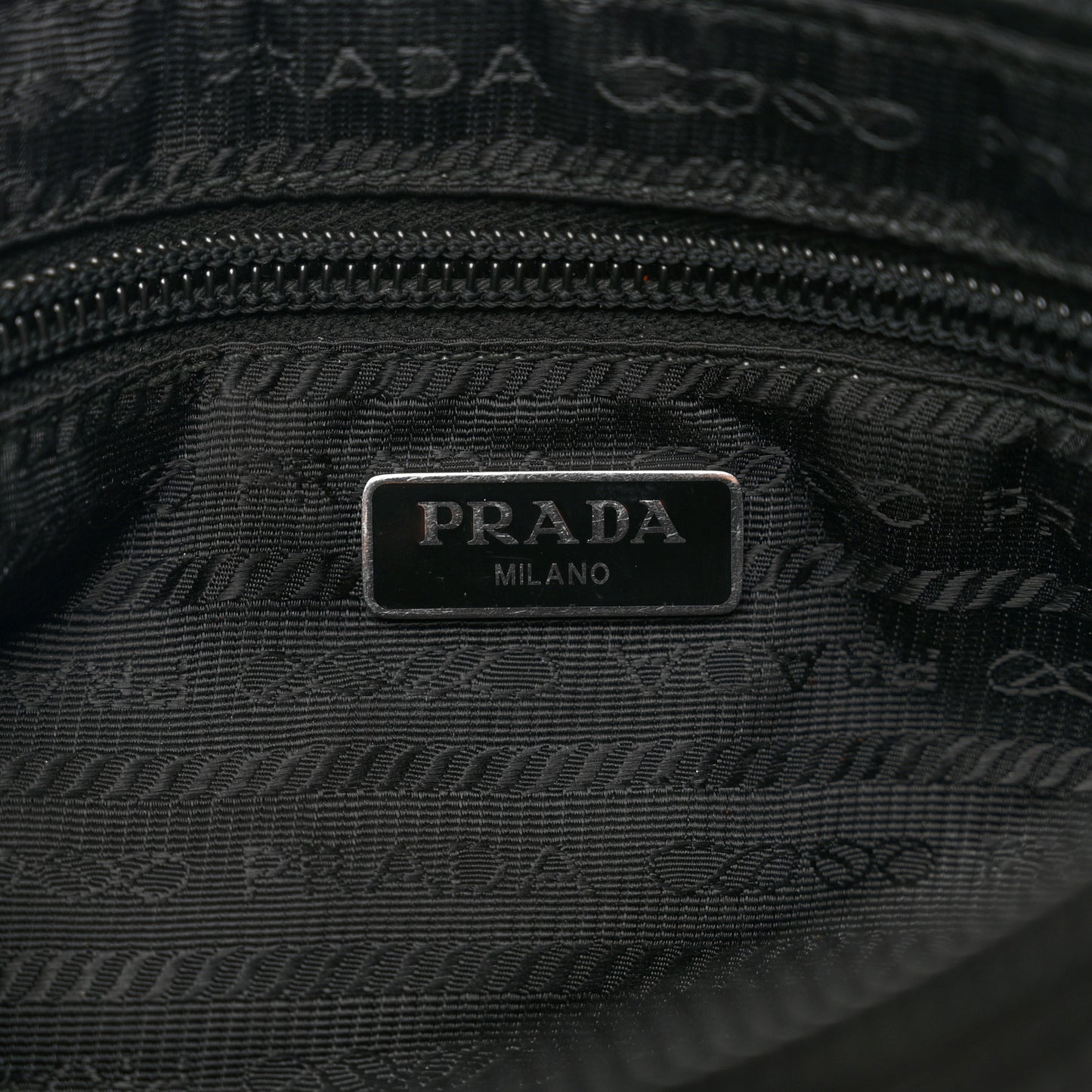 Re-Nylon Vela Pouch Black