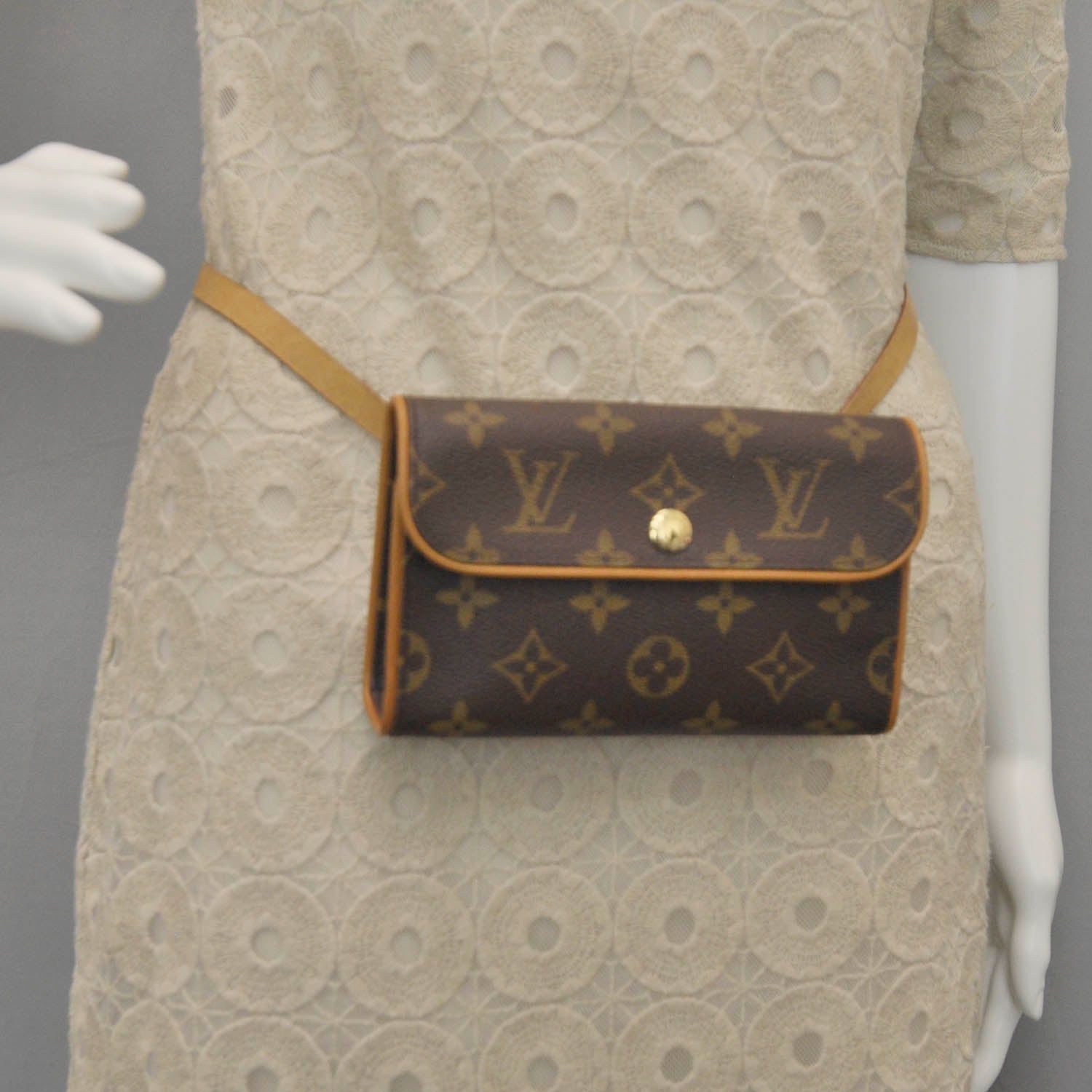 Louis Vuitton Monogram Pochette Florentine XS 2 of 7