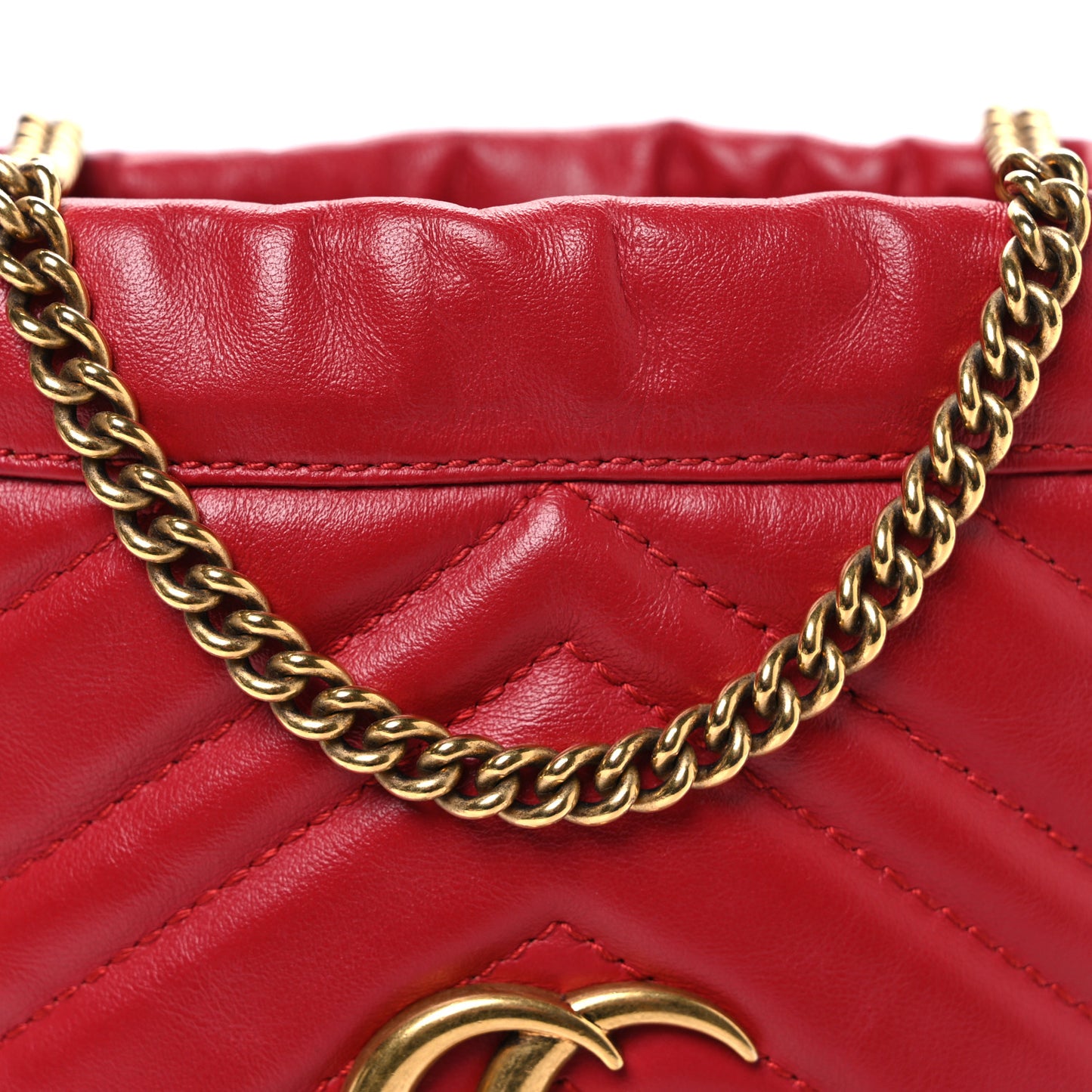 Calfskin Matelasse Mini GG Marmont 2.0 Bucket Bag Hibiscus Red