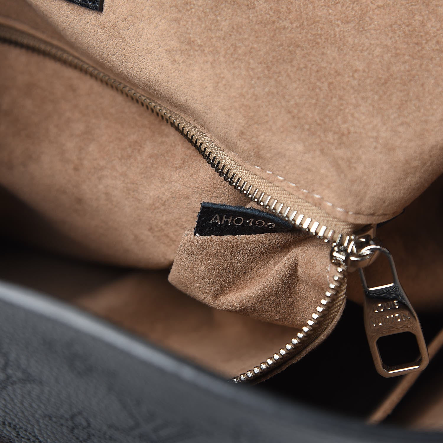 Louis Vuitton Mahina Babylone PM Black 7 of 9