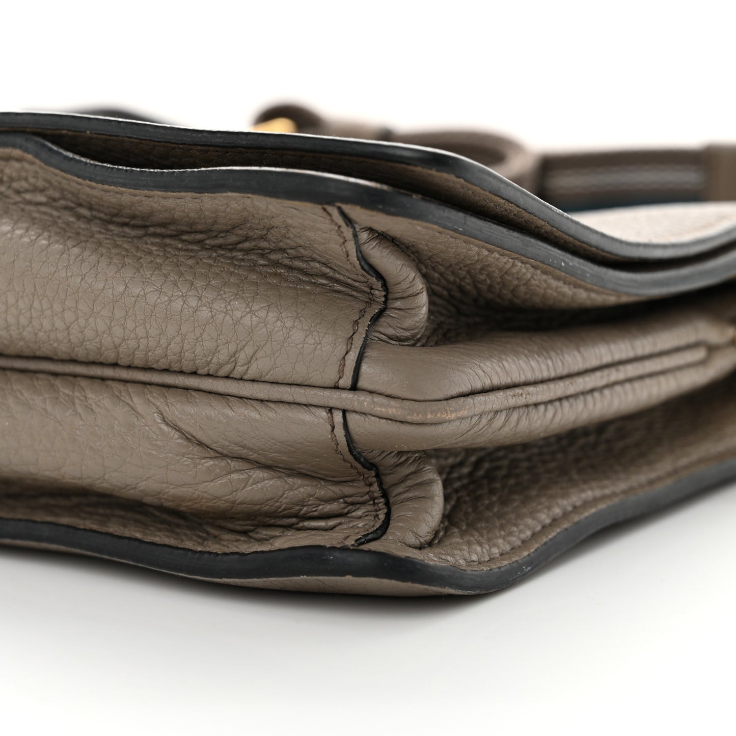 Vitello Daino Crossbody Flap Argilla