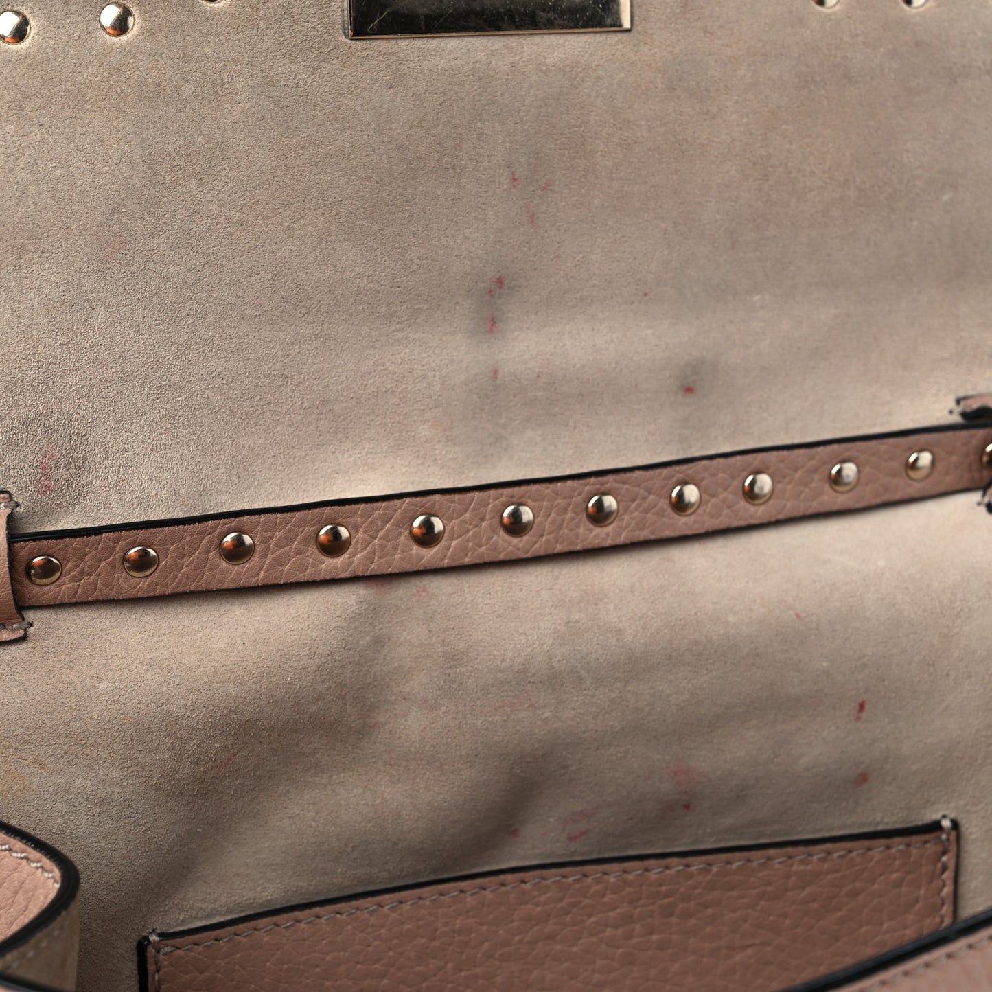 Pebbled Calfskin Medium Rockstud Flip Lock Crossbody Bag Poudre