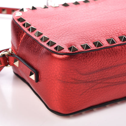 Valentino Garavani Metallic Pebbled Calfskin Rockstud Camera Crossbody Bag Rosso Valentino 10 of 10