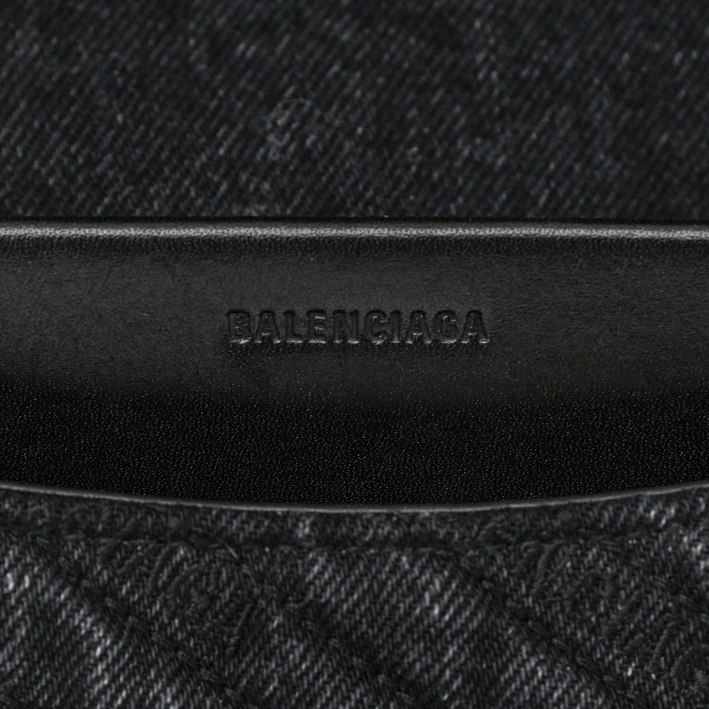 Destroyed Denim Jacquard Logo Matelasse M BB Round Shoulder Bag Black
