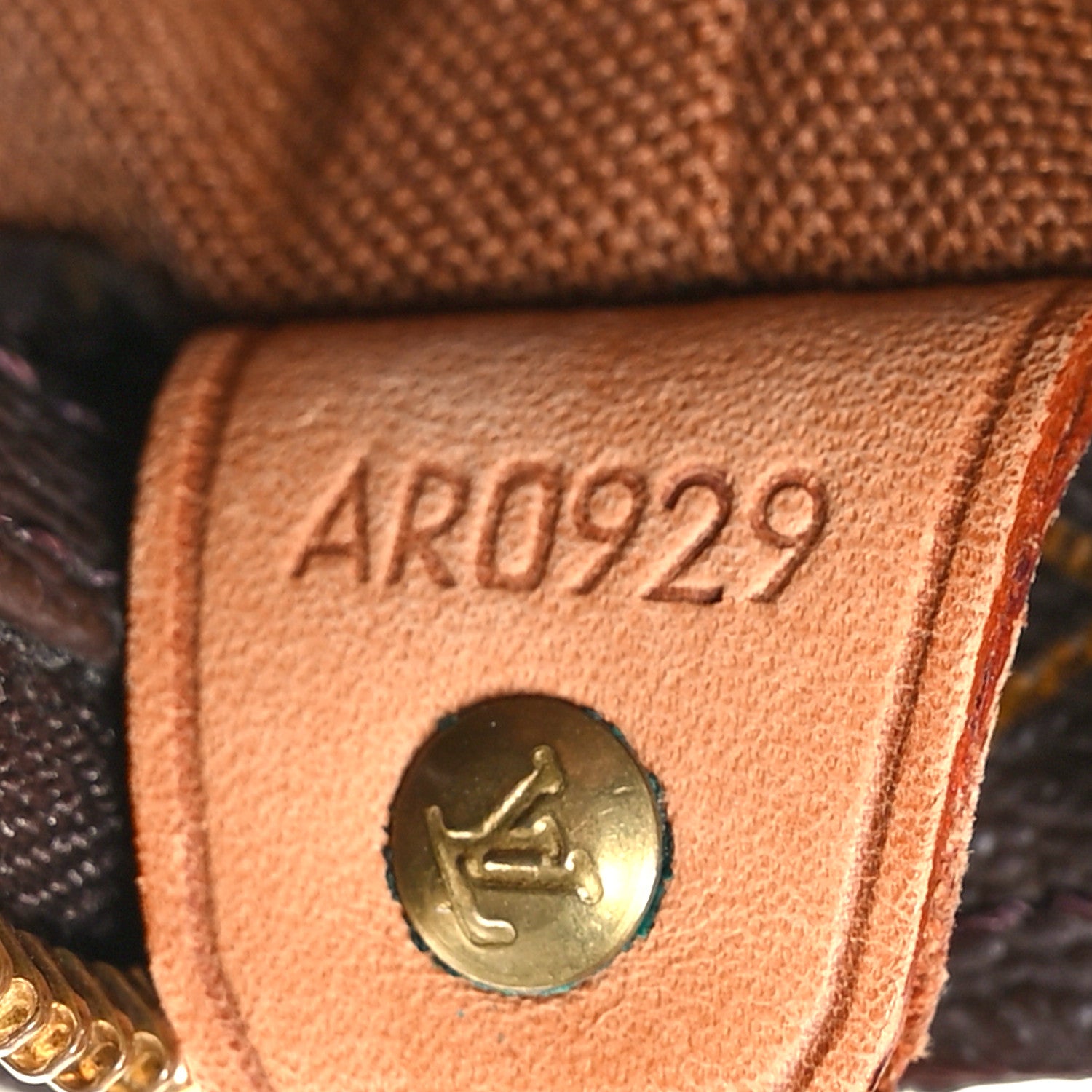 Louis Vuitton Monogram Cabas Mezzo 7 of 14