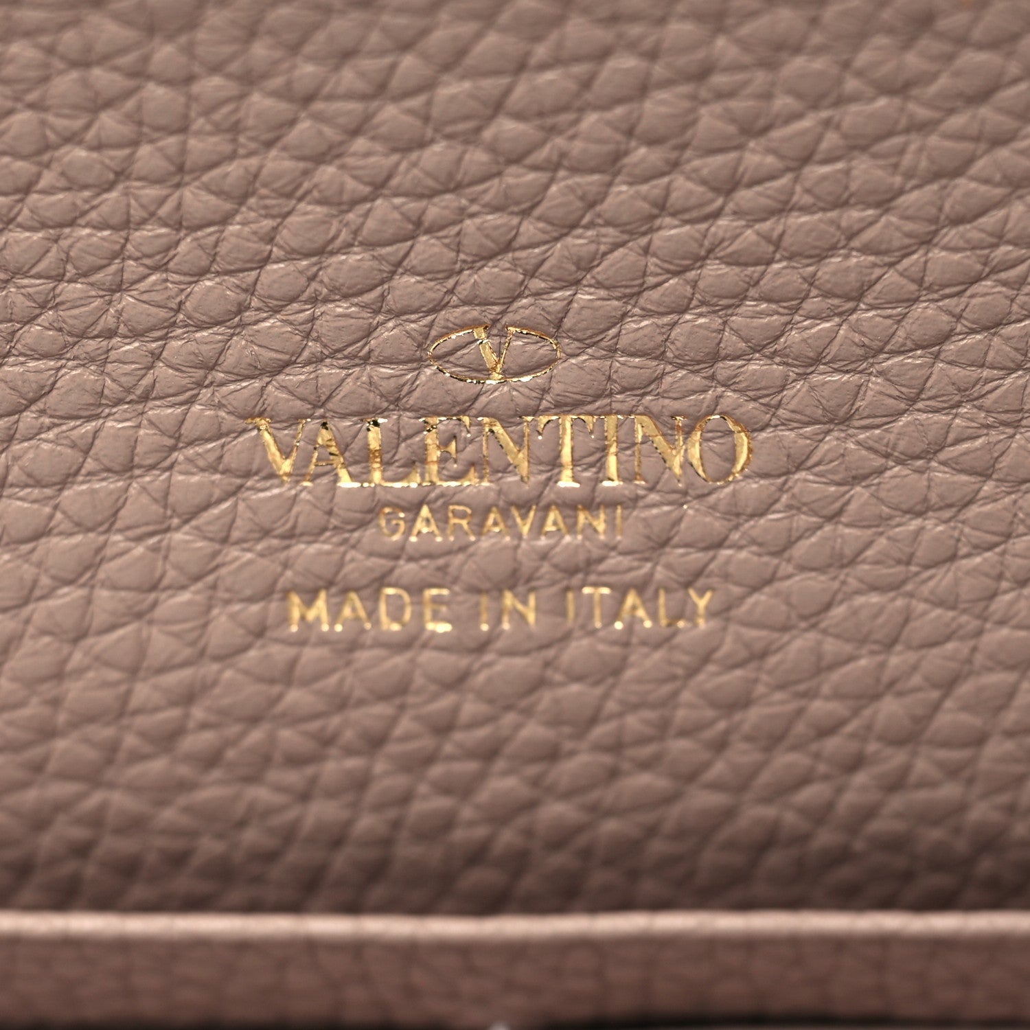 Valentino Garavani Pebbled Calfskin Rockstud Flip Lock Wallet On Chain Poudre 6 of 8