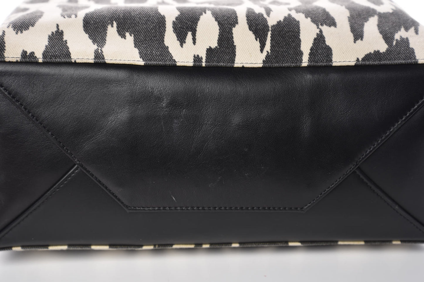 Canvas Lambskin Leopard Print Vertical Cabas Black