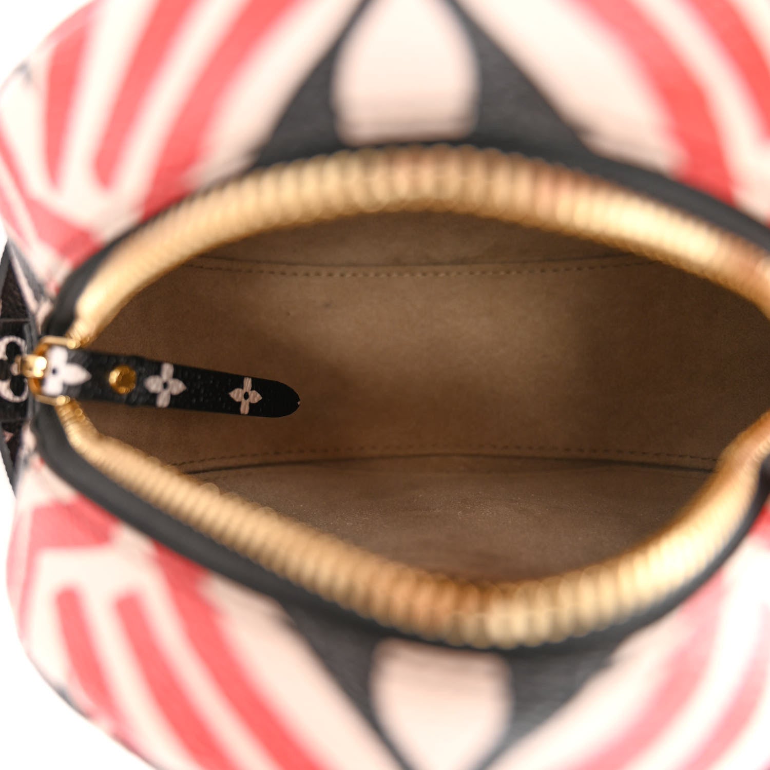 Louis Vuitton Monogram Giant Crafty Boite Chapeau Souple PM Creme Rouge Black 5 of 9