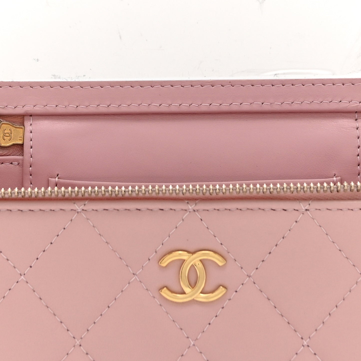 Caviar Quilted Pearl Enamel Small Vanity Case With Chain Light Pink