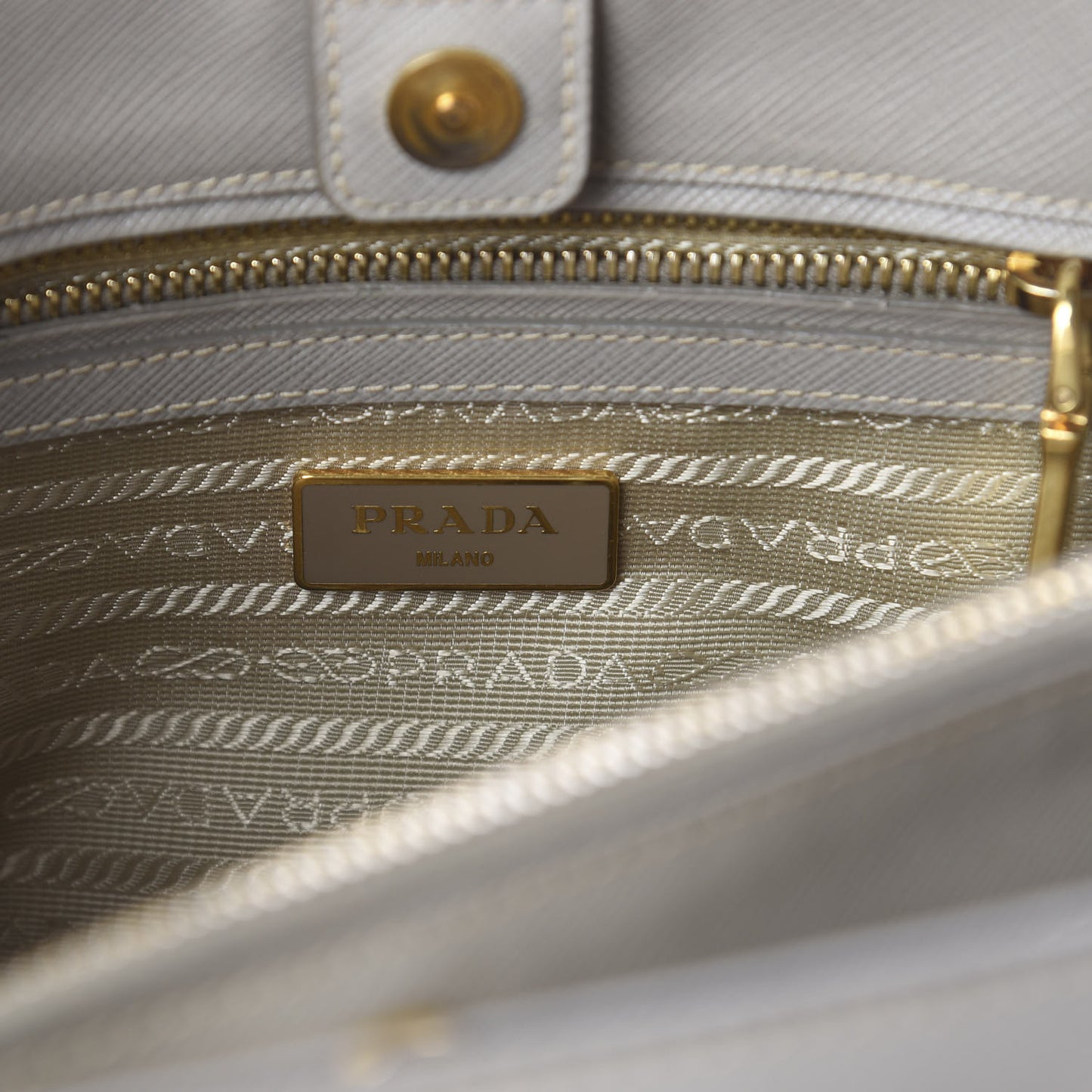 Saffiano Lux Medium Tote Pomice