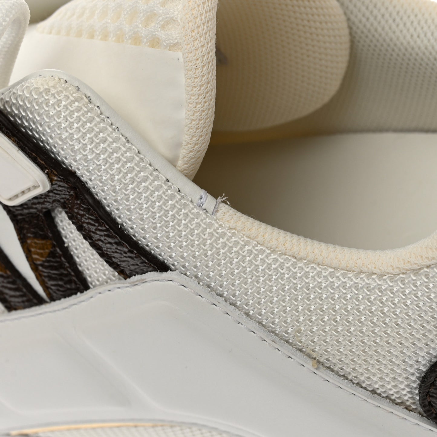 Calfskin Run Away Sneakers 39 White