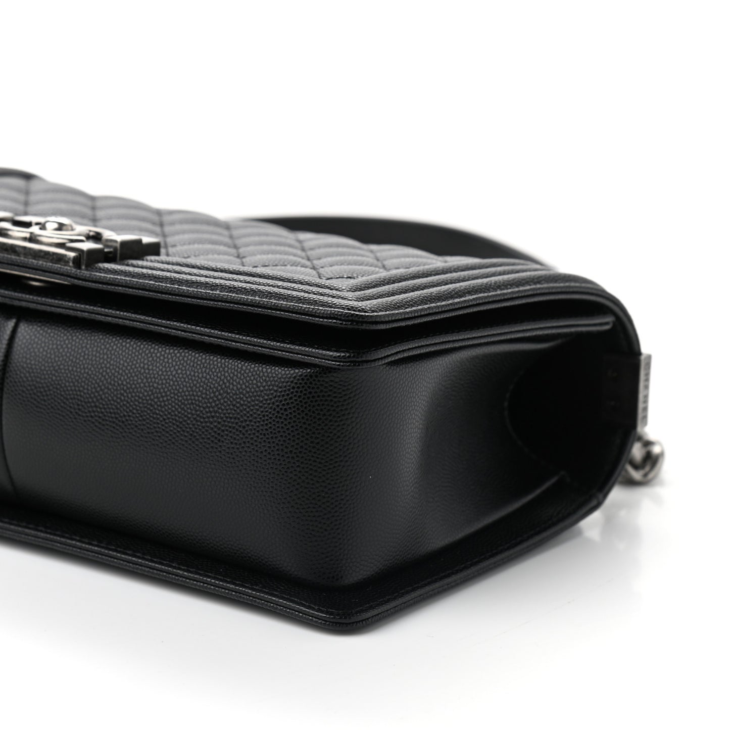 Caviar Quilted Medium Boy Flap Black