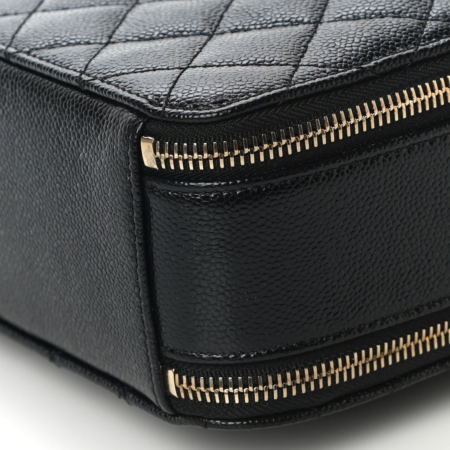 Caviar Quilted Small Pick Me Up Vanity Case Black