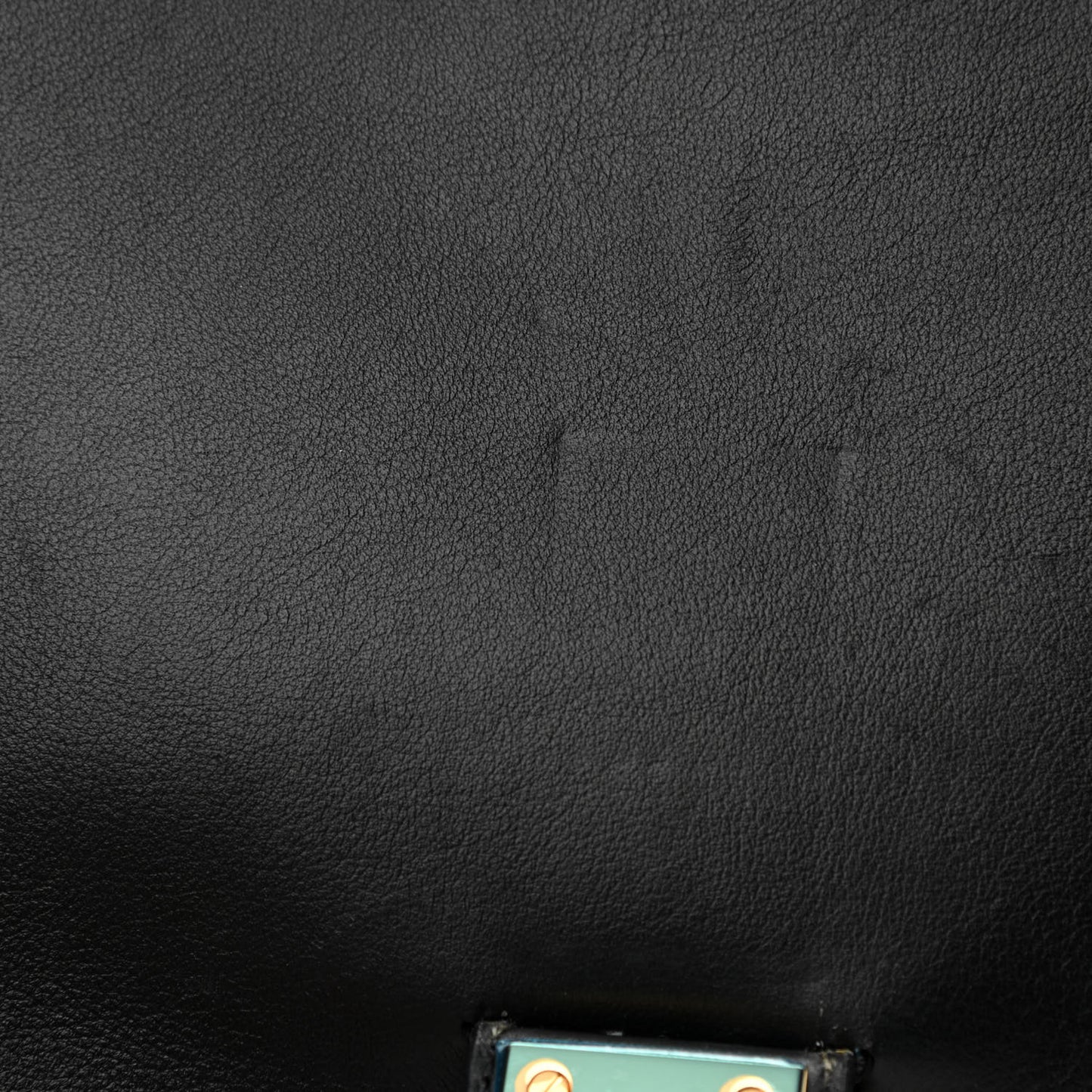 Vitello B-Rockstud Flap Black