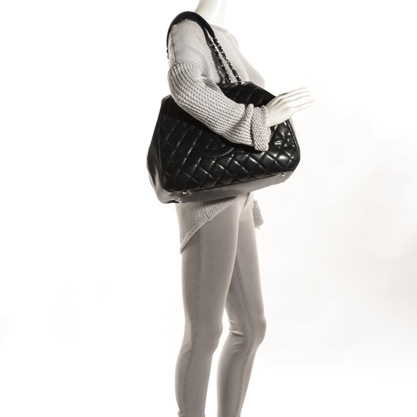 Caviar Quilted Timeless Shoulder Bag Black