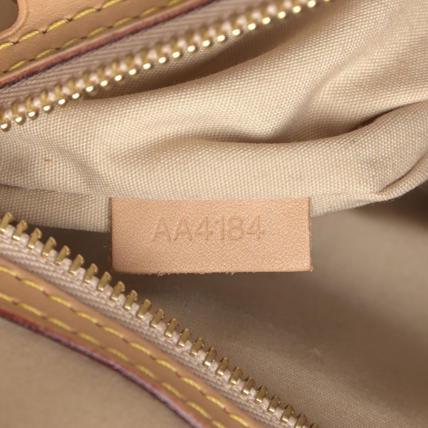 Louis Vuitton Vernis Brea MM Dune 7 of 15