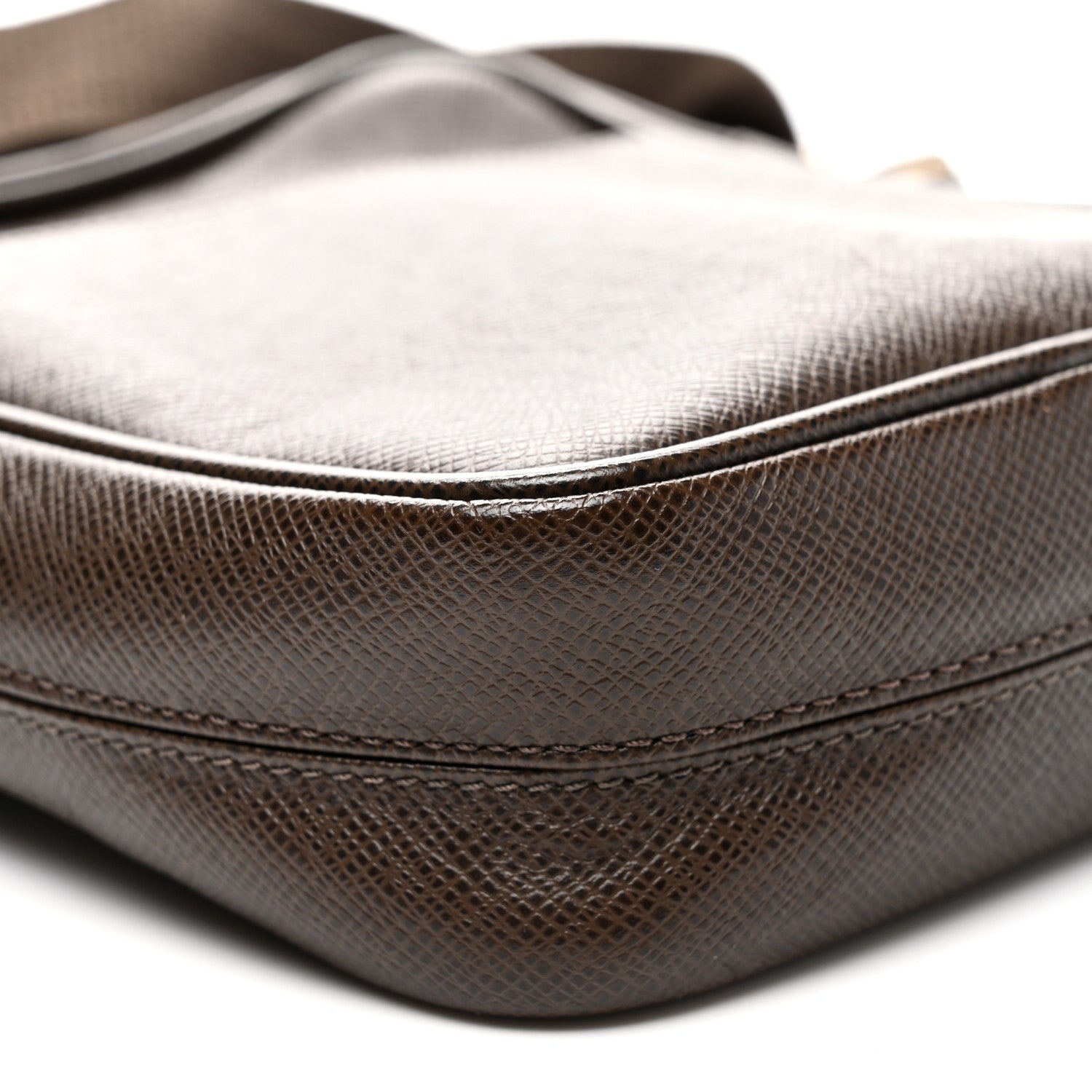 Louis Vuitton Taiga Dimitri Grizzli 8 of 9