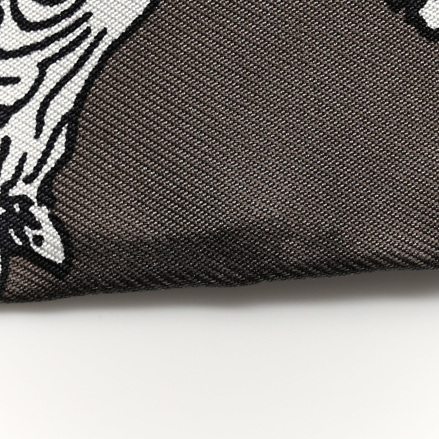 Silk Les Zebres Twilly Gris Taupe Black White