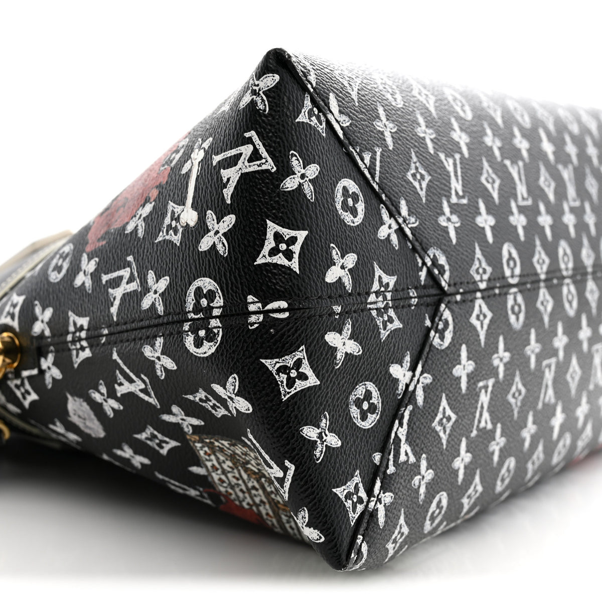 Calfskin Catogram Alma Souple MM Black