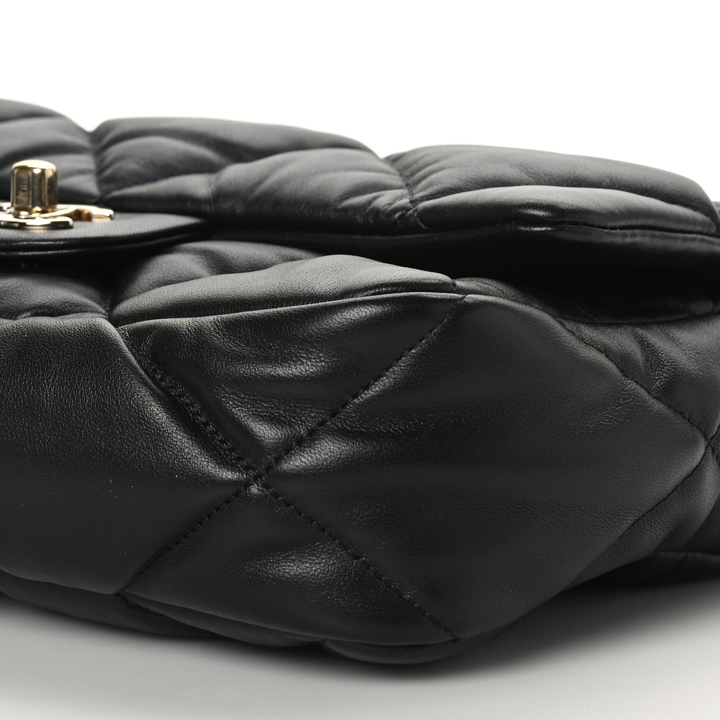 Calfskin Quilted Medium Bubbly Flap Black