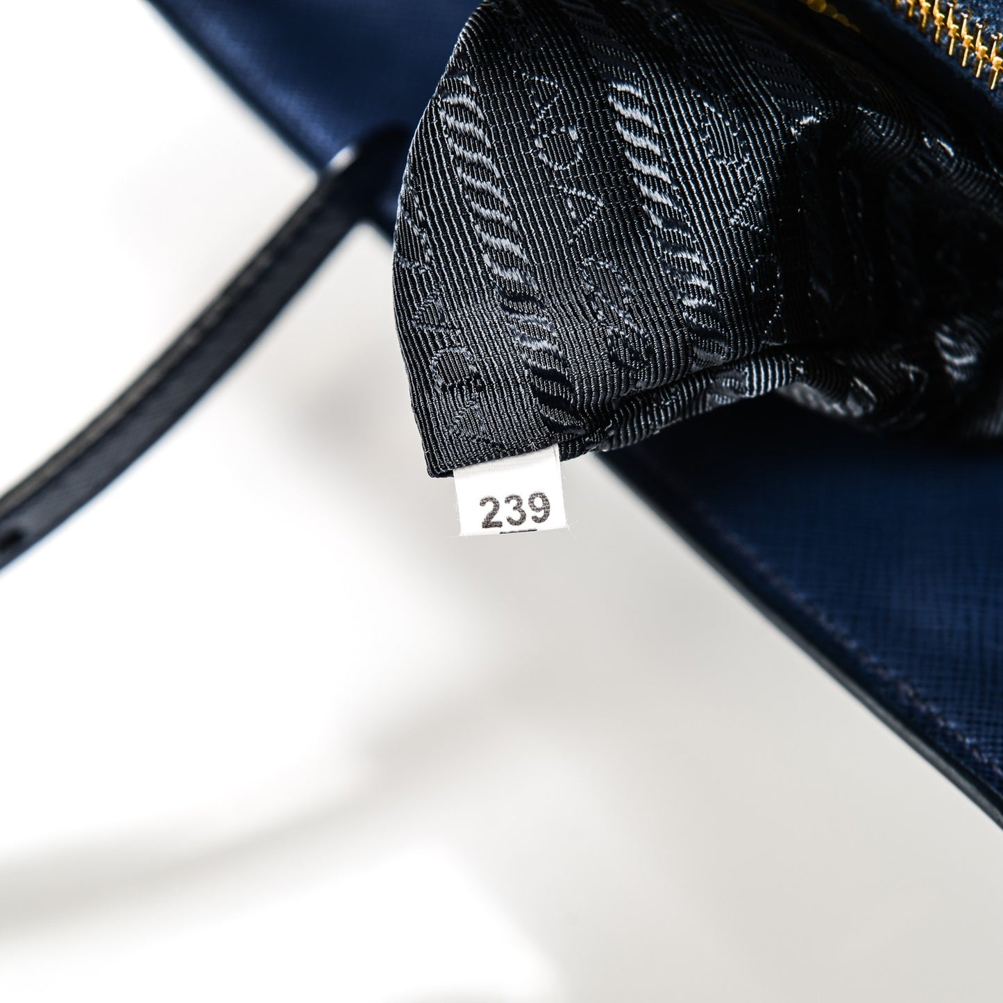 Saffiano Lux Medium Tote Bluette