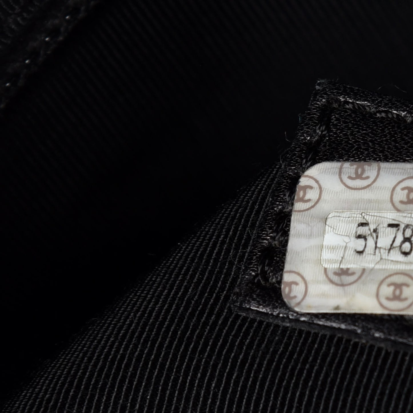 Caviar Shoulder Bag Black